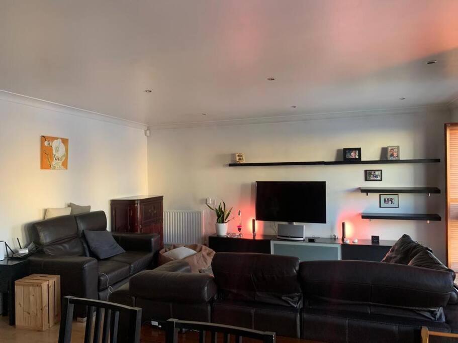 Lovely Room, Free Parking In Private Gated Place Apartamento *