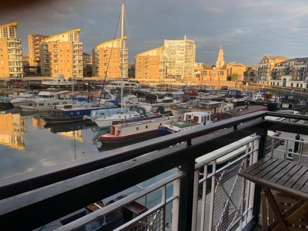 Apartamento Lovely Room, Free Parking In Private Gated Place