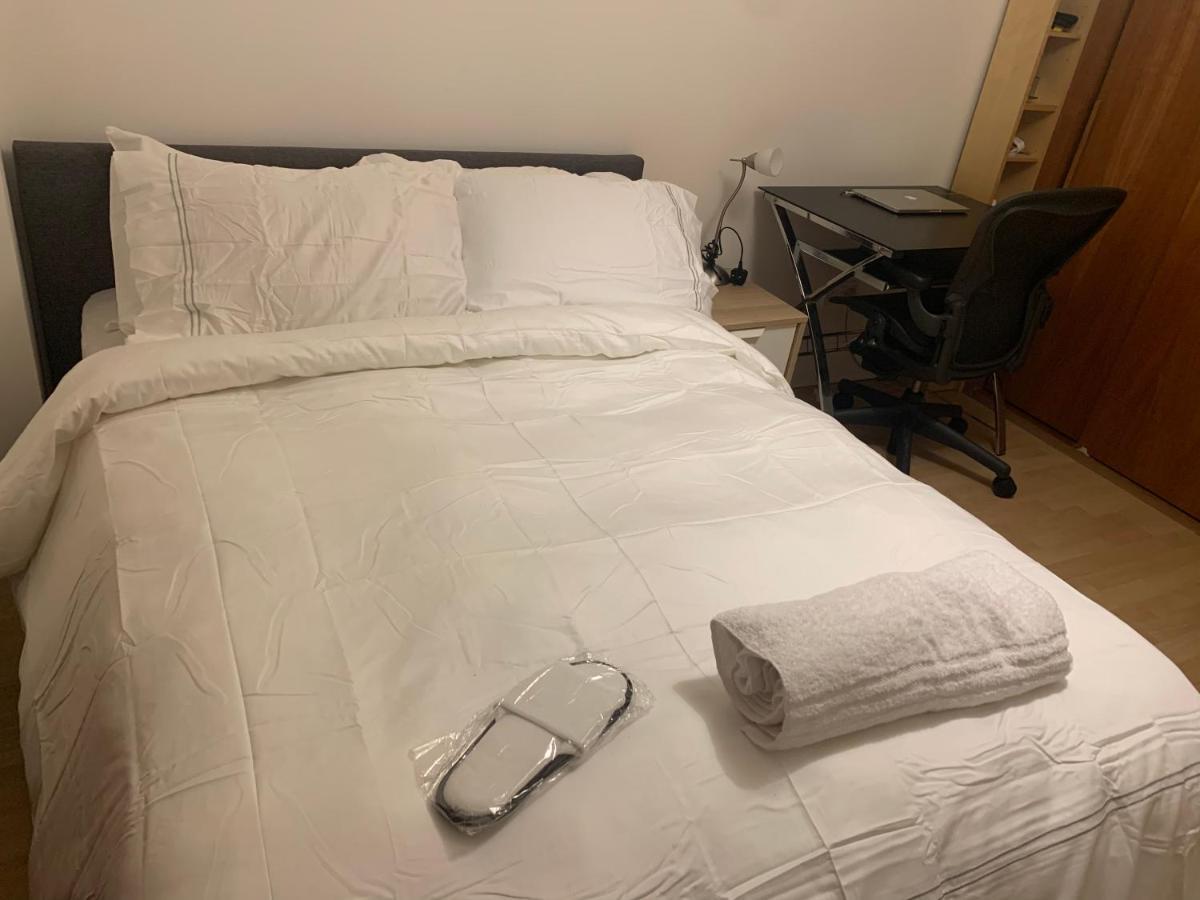Lovely Room, Free Parking In Private Gated Place Londres