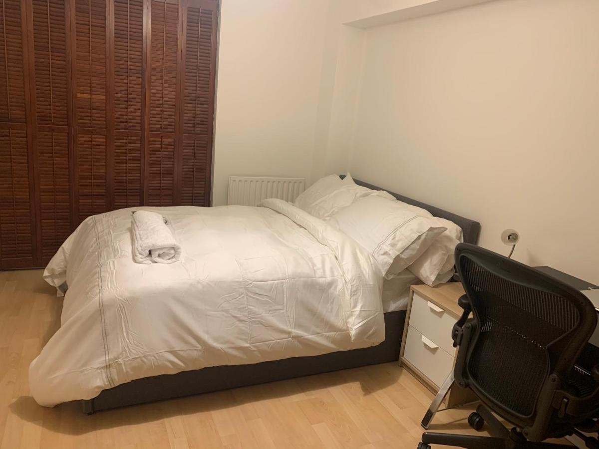 Apartamento Lovely Room, Free Parking In Private Gated Place